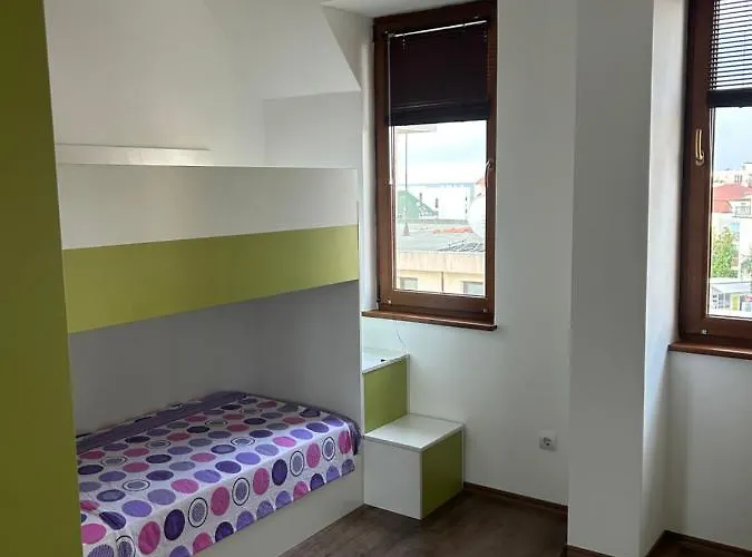 голям с прекрасна гледка кьм морето Ravda