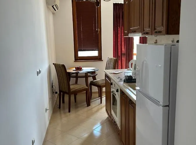 голям с прекрасна гледка кьм морето Apartmán Ravda