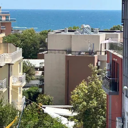 Apartment голям с прекрасна гледка кьм морето Ravda